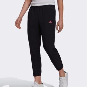 Adidas Essentials Gradient Logo 7/8 Track Pants - Lightweight